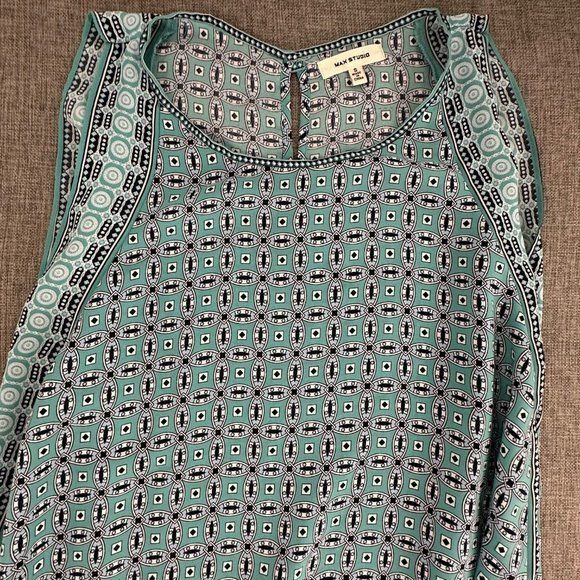 Max Studio Asymmetrical Top Flowy Lightweight‎ Small Green Sharkbite  Sleeveless - Picture 4 of 11